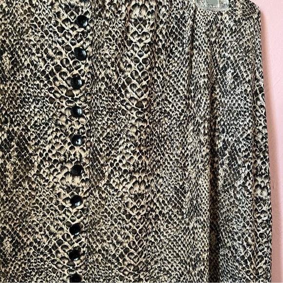 Lightweight snake print skirt - Picture 2 of 7